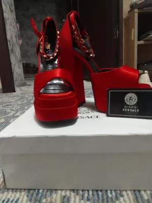 poshnali tufli ayollar uchun razmeri 37.   versace 1