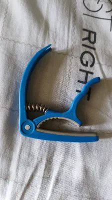 Gitara grifi uchun qisqich