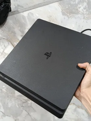 PlayStation 4 Slim 1