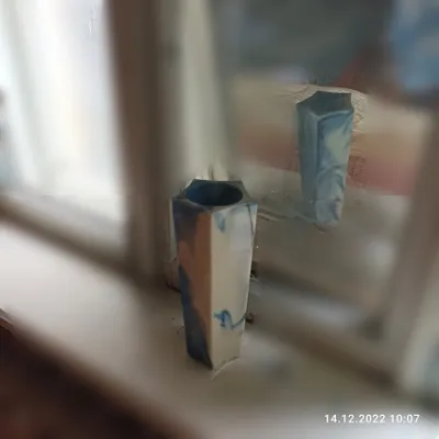 Oq, ko‘kimtir tusli gul vazasi 1