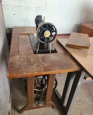 Швейная машинка. .