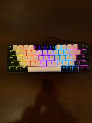 simli Logitech klaviaturasi 1