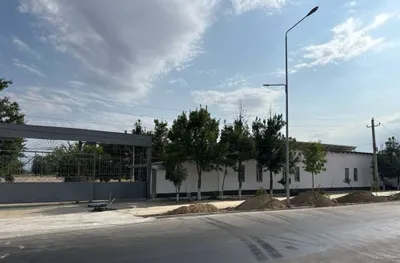 Yangiyerda 2,5 gektar maydonga ega, tayyor to‘qimachilik biznesi bilan zavod sotiladi 1