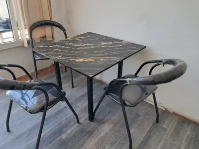 Продаётся новый комплект: стол со стульями 1