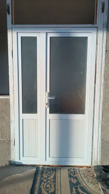Eshiklar va jihozlari