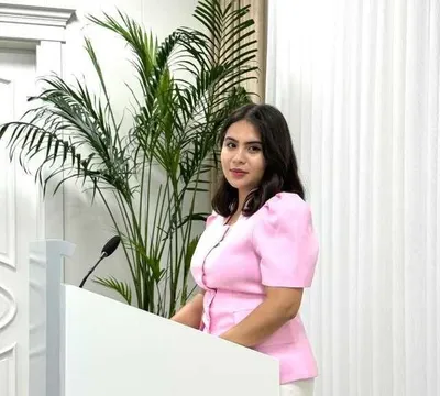 Uch tilda tadbirlar va konferensiyalar boshlovchisi-moderatori