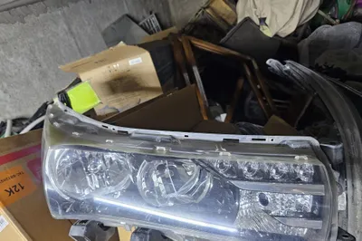 Срочна продам передный фара для toyota carolla 1