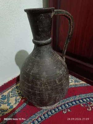 Старинный медный кувшин, которому более 1 века