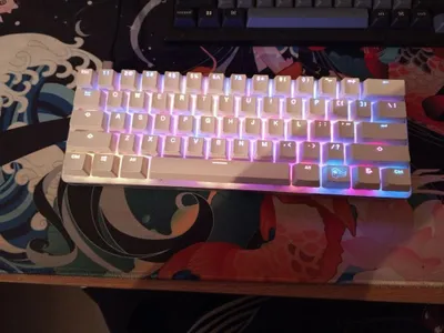 Glorious GMMK COMPACT klaviaturasi