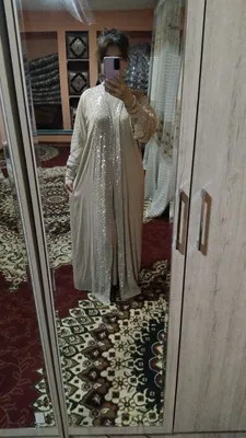 Abaya ichida yengi uzun ko'ylagi bilan birga