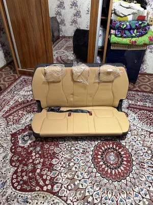 Заднее сиденье Kia Carnival 1