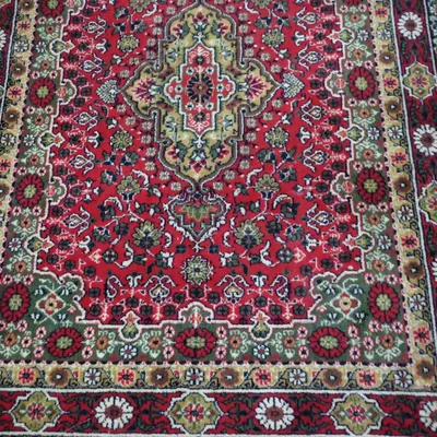 Avstriya ishlab chiqarilgan junli yangi gilam, o‘lchami 3 m x 2 m, yangi, sifatli