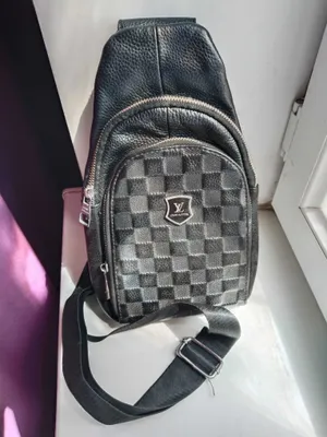 Louis Vuitton bel sumkasi
