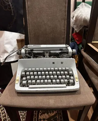 Consul Model 221 yozuv mashinkasi (vintage, Chexoslovakiya) 1