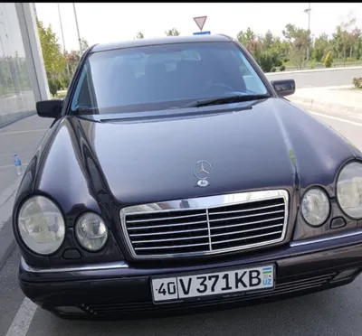 W210 kuzovidagi Mercedes E-klass 1