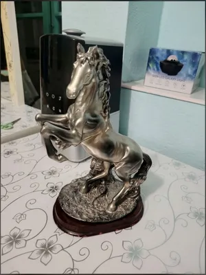 статуя лошадь