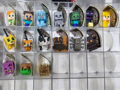 Обмен Kinder Joy Minecraft — Ищу Изумрудный блок