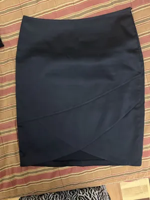 Qora yubka sotaman