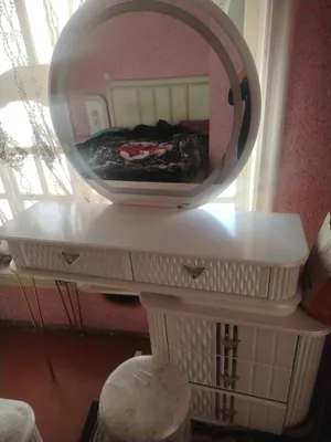 Спальный гарнитур, камень, зеркало 1