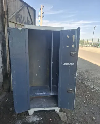 Seyf sotiladi 2mil buyi 190 eni 1.5metr vnutrini zamokda 1