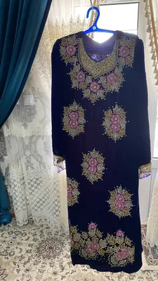Платье с украшением