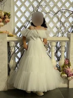 Qizlar uchun bayramona oq ko‘ylak 1