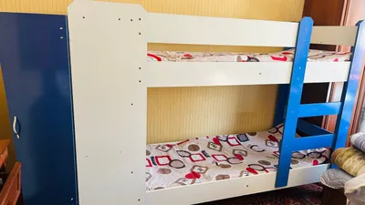 детская двухъярусная кровать + 2 матраса и шкаф 1