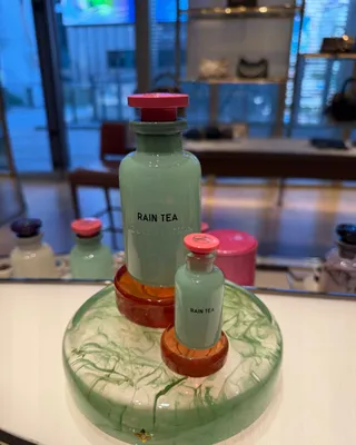 Louis Vuitton Rain Tea — bu yangi, nafis uniseks atir 1
