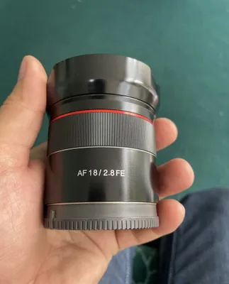 Sony ga shiroki obektiv 18mm AF 2.8 FE 1