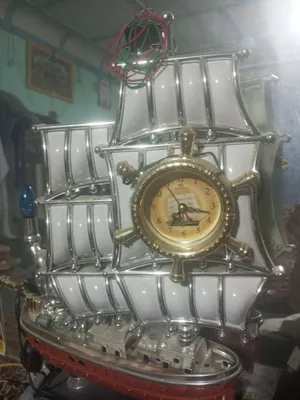 корабль часы с свитильник
