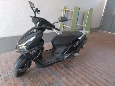 QJ kompaniyasining ideal holatdagi, deyarli yangi skuterini sotaman. 1
