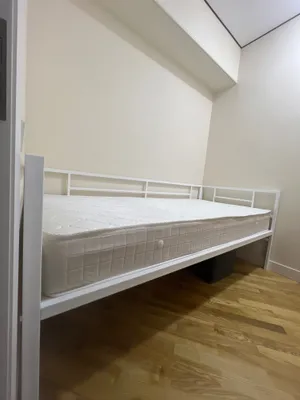 Металлическая кровать с матрасом 1