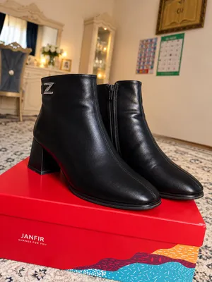 Ayollar etigi 37razmer Xitoy fabrichniy