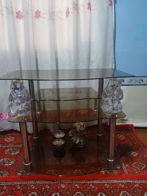 Продаётся тумба под телевизор 1