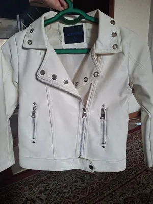 7–8 yoshli qizlar uchun charm kurtka