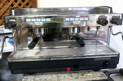 Продаю профессиональный комплект для кофейни. Faema E98 President-2гр 1