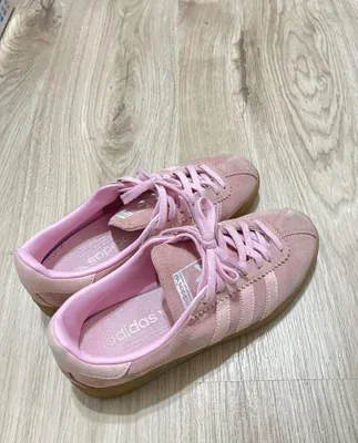 Оригинальные розовые кроссовки Adidas