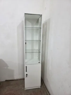 Kosmetolog va go‘zallik saloni uchun penali shkaf-vitrina 1