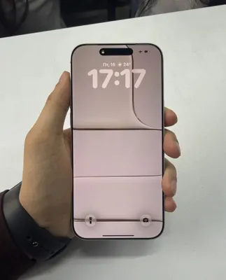 iPhone 17 Pro Max, серебристый 1
