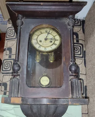 Inqilobdan oldingi devor soati. 3 ta fotosuratni ko‘ring, tavsifni o‘qing 1