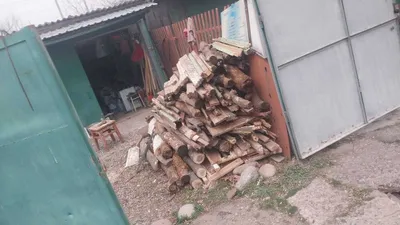 Дрова, распиленные и расколотые, продаются 1
