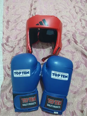 Продаются перчатки и шлем