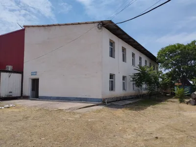 42 sotixlik sanoat hududi, 551 m² bino shoshilinch narxda 1