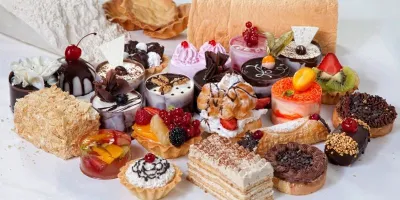 Инкапсулированный ваниль пломбир, шоколадная лазурь,сухое молоко и пр.