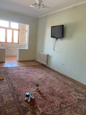 Quyi qavatda 49 kv.m kvartira sotiladi, 4 qavatli uyda 1