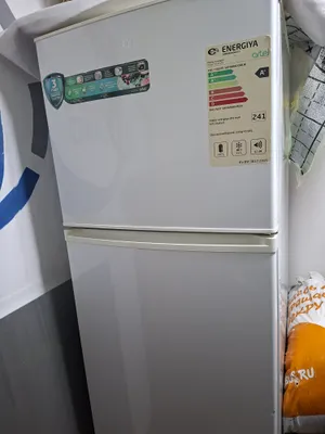 Продаётся холодильник, высота 1,80 м, состояние отличное 1