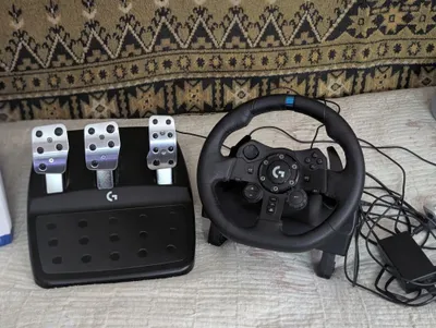 Logitech G923 Trueforce o‘yin rul boshqaruvi + pedallar (qutisi bilan) 1