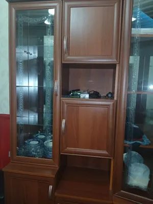 Yotoqxona uchun eski mebel: tumba, trejmo, shkaf 1