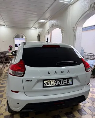 Автомобиль Lada Xray 1