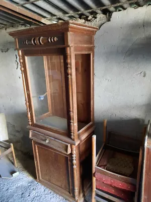 Продаётся антикварная витрина из чистого дерева. 1